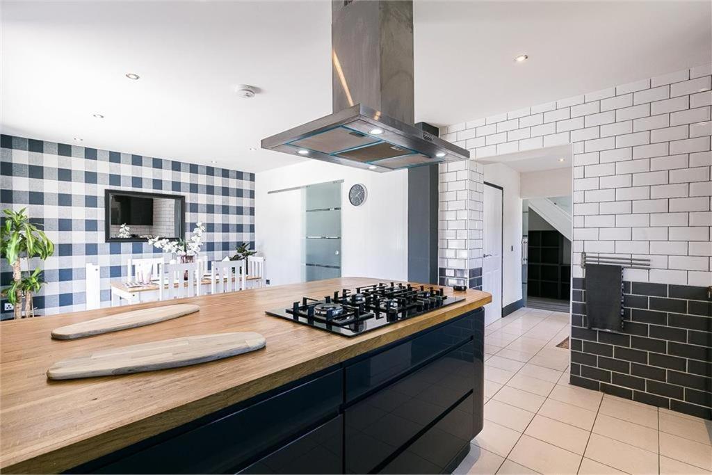 Dreghorn House 4 Bedrooms 3 Toilets 3 Reception Free Parking 233 Mbp Wifi Edinburgh