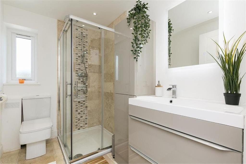 Dreghorn House 4 Bedrooms 3 Toilets 3 Reception Free Parking 233 Mbp Wifi Vakantiehuis *